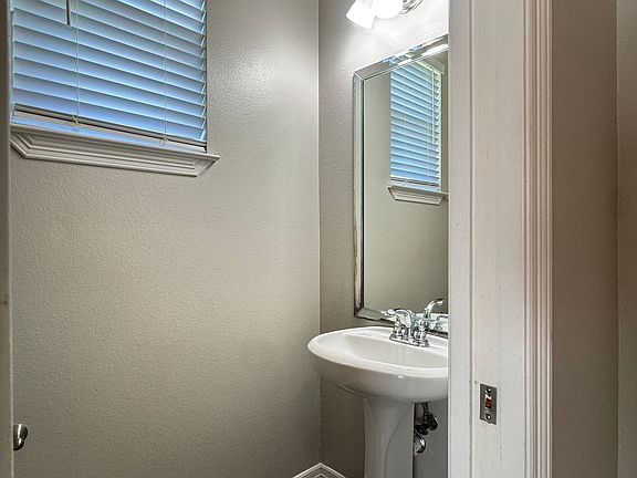 5th image of 5805 Thompson Pl