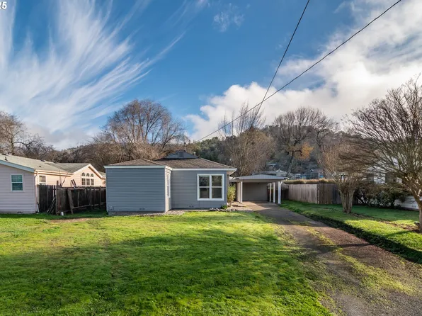 1551 NE Morris St, Roseburg, OR 97470