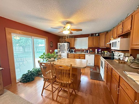 5th image of 3851 Fox Ridge Dr