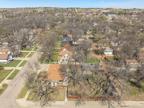 724 3rd Ave NW, Minot, ND 58703