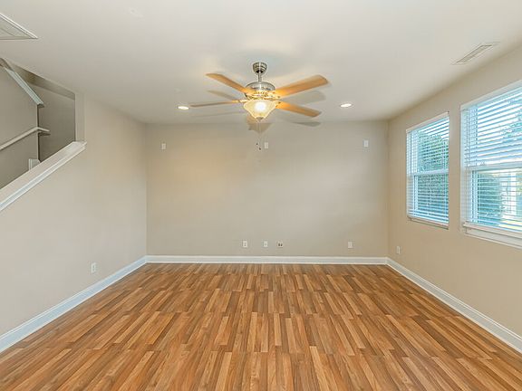 4th image of 172 Cinder Cross Way