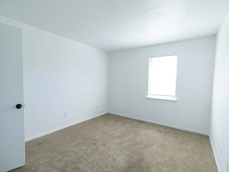 Room 1 (1) Room 1 (1)
