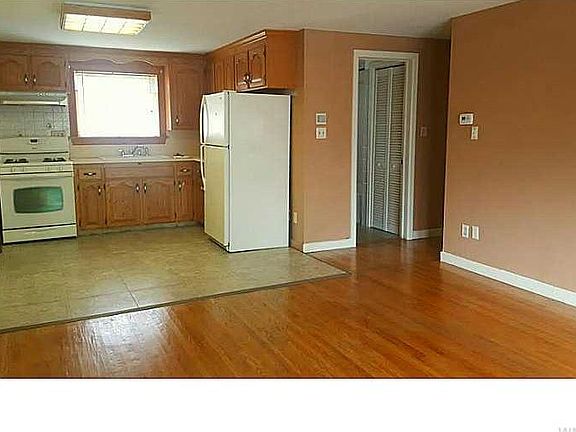 4th image of 221 W Hazeltine Ave