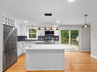 240 W Lake Ave, Guilford, CT 06437