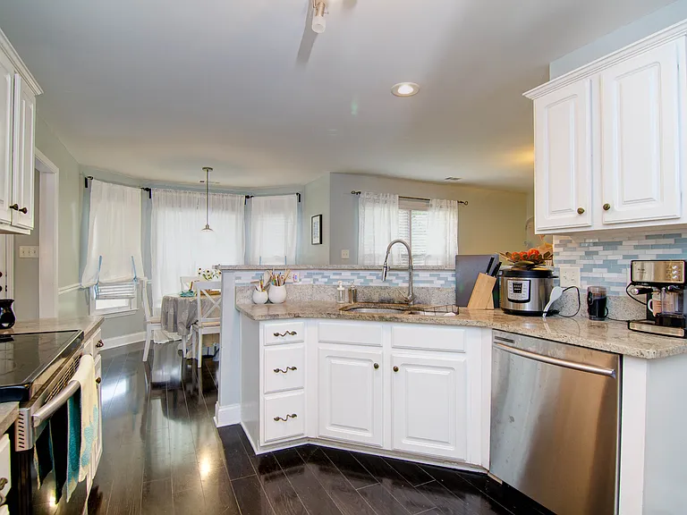 1330 Riding Brook Dr — Photo 8