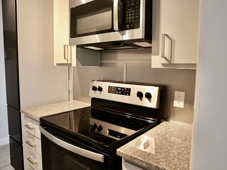 Lions Court Apartments — Photo 54