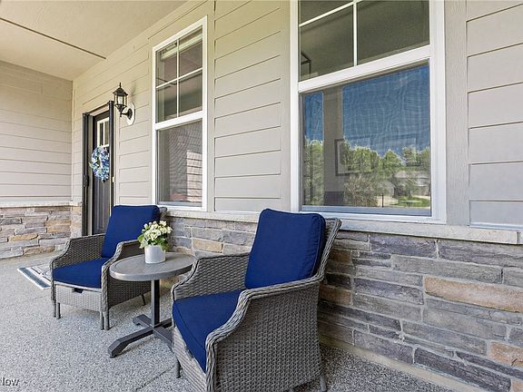 3rd image of 660 Shinnecock Ln