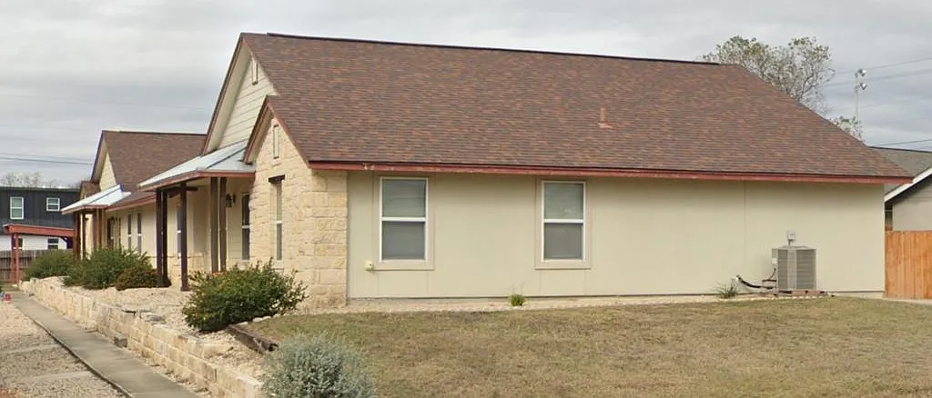 4 bed, 2.0 bath, 1450 sqft, $2,000 — Photo 1