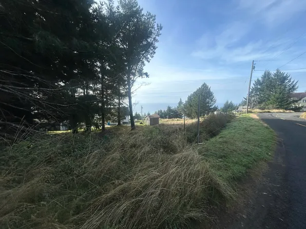 2789 Toth Rd, Whitethorn, CA 95589