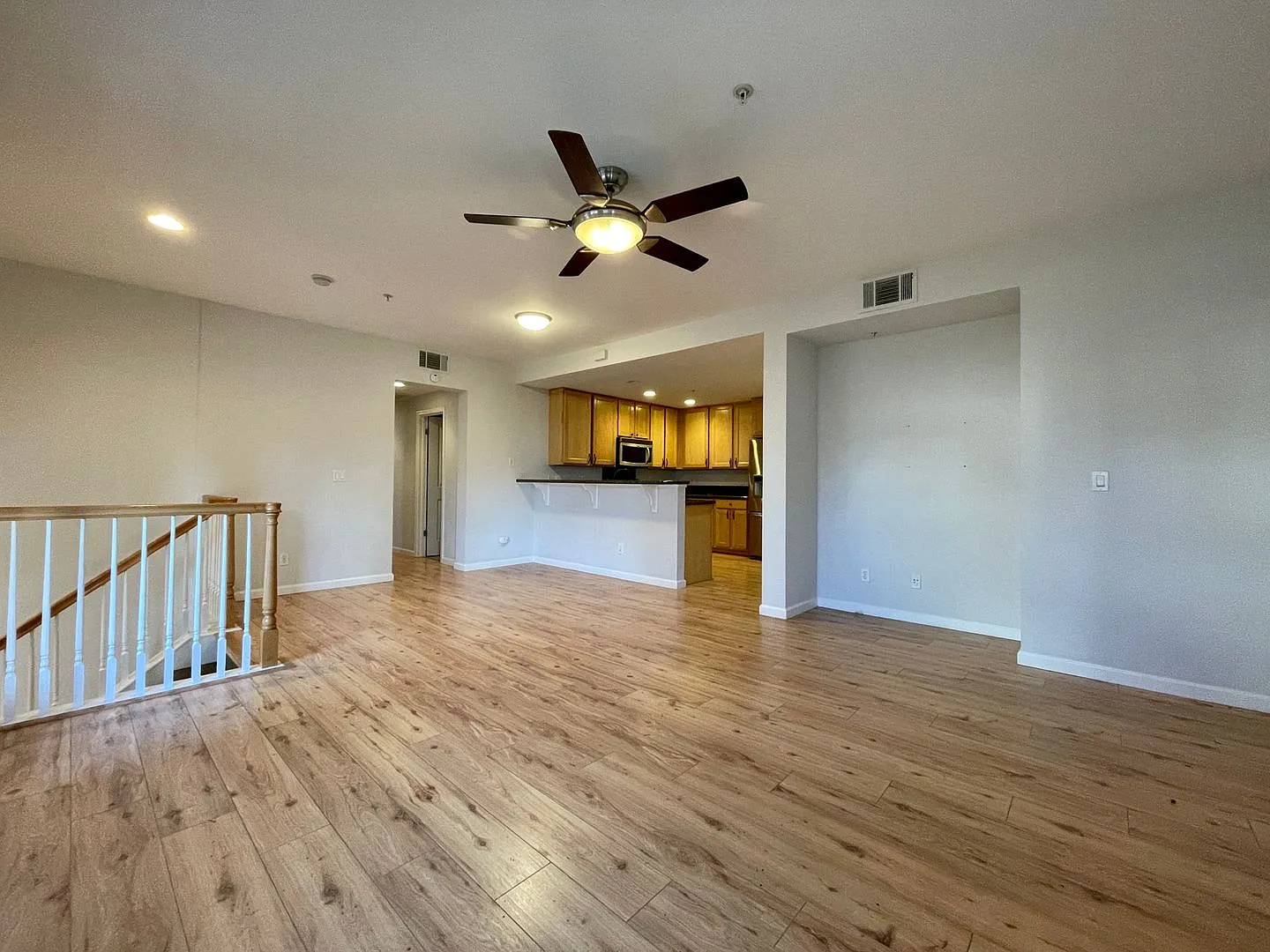 Beautiful Upscale and Modern 2 Bedroom 2 Bath Townhouse Style Condo in San Jose — Photo 2