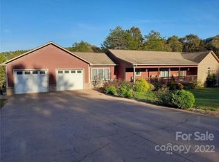 4470 Yadkin View Dr, Lenoir, NC 28645