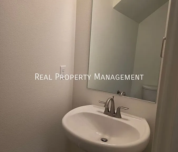 4388 NE 110th Ave — Photo 8