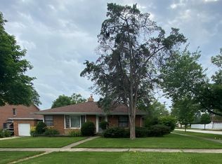 886 S Colfax Ave, Elmhurst, IL 60126