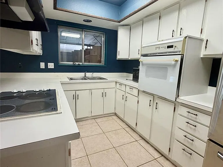 9066 E Lehigh Ave — Photo 2