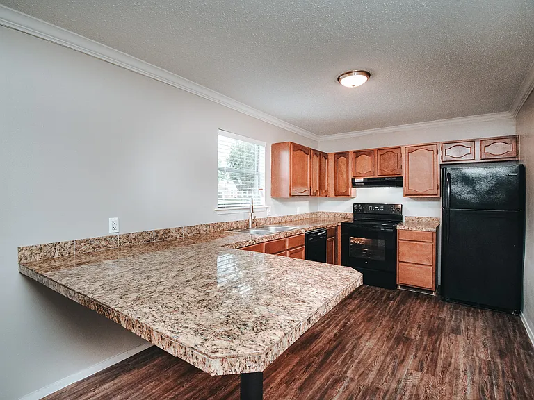 Parkwood Apartments — Photo 9