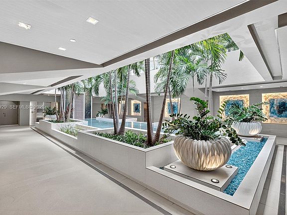 5th image of 600 Grapetree Dr APT 8FS