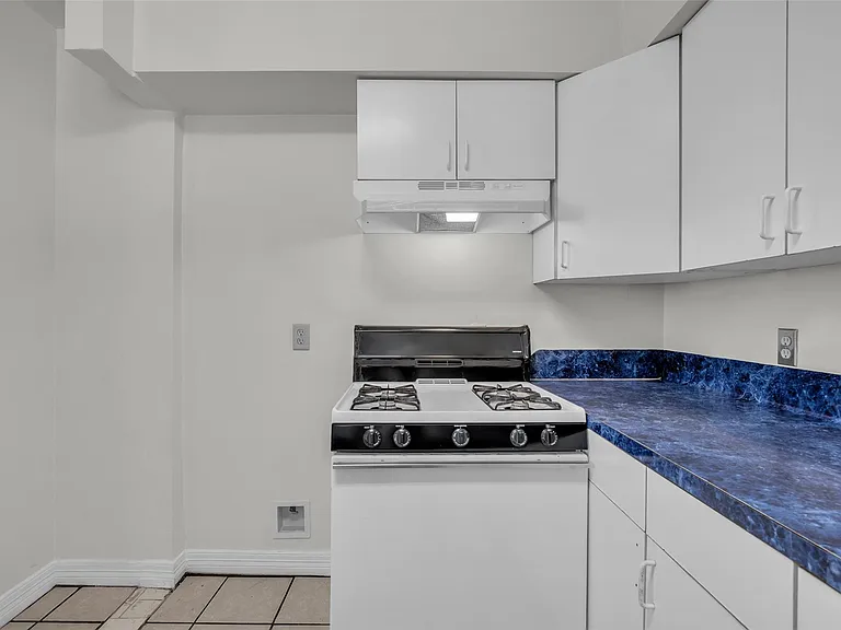 809 Brooks St — Photo 11