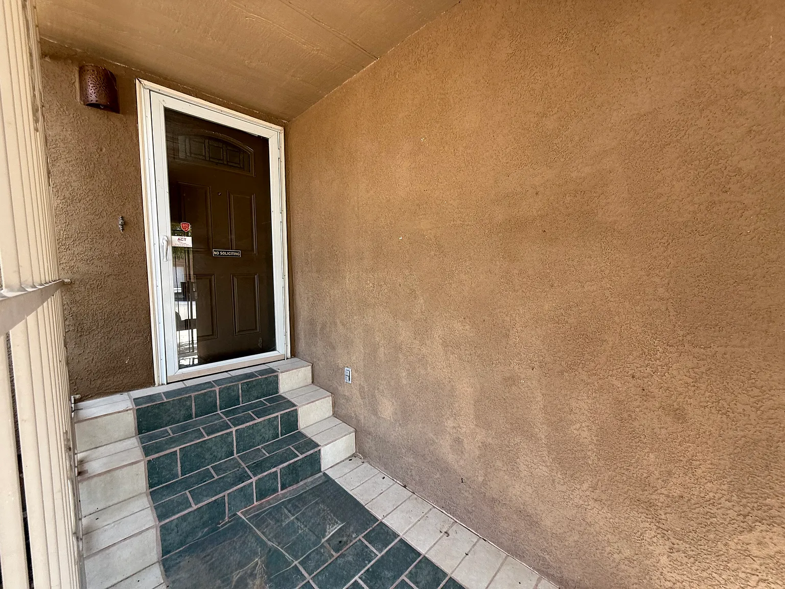 3 bed, 1326 sqft, $2,095 — Photo 2