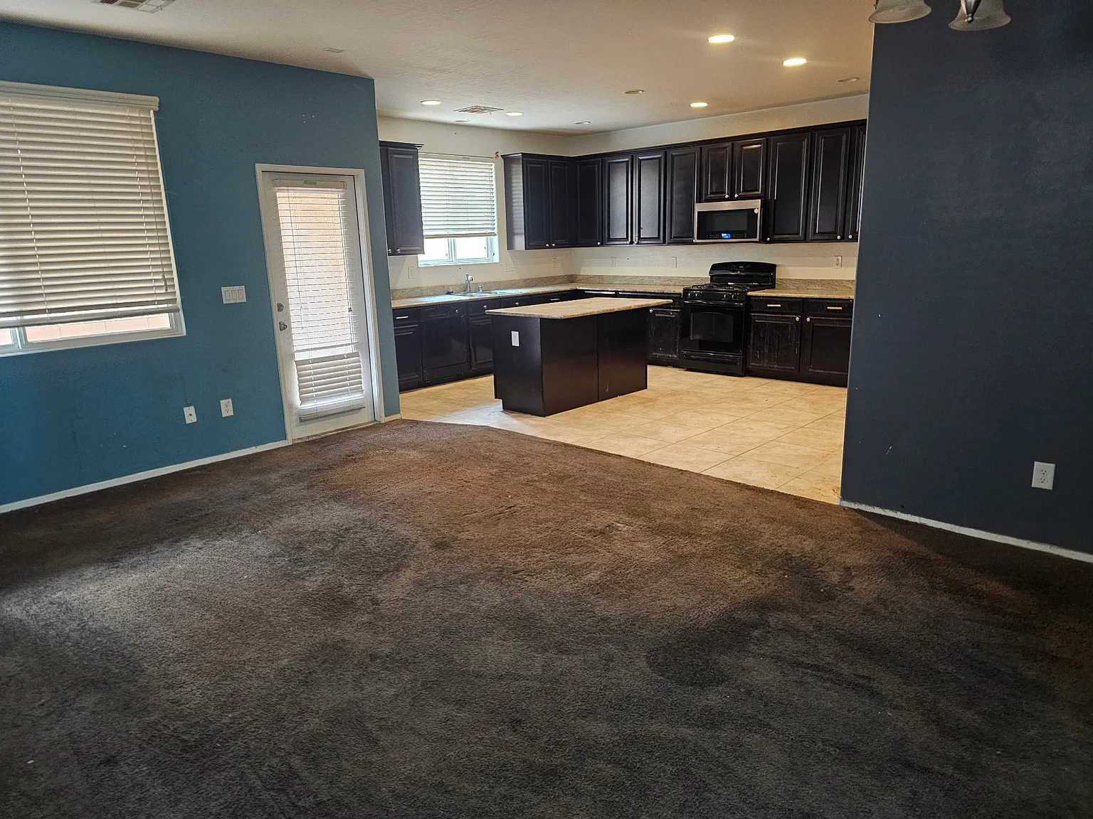 3 bed, 1736 sqft, $1,800 — Photo 2
