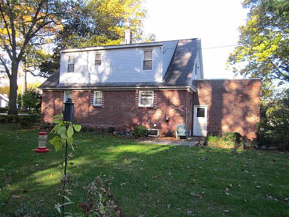 3rd image of 18 Cortland Dr