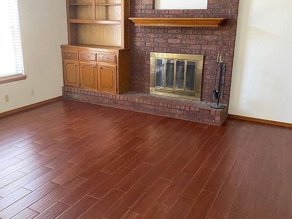4th image of 420 23rd Ave NE