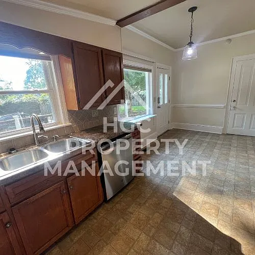 527 Patrick St — Photo 21