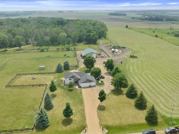 11295 W 260th St, Belle Plaine, MN 56011