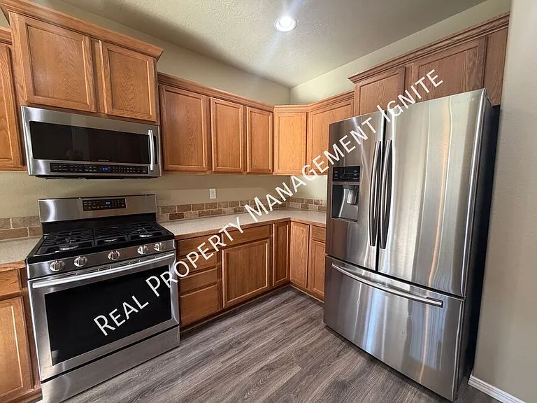 332 SW Antler Ridge Ct — Photo 3