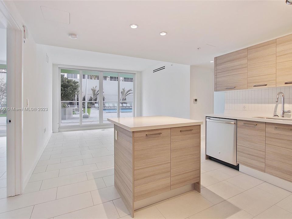 1st image of 1751 N Bayshore Dr #4