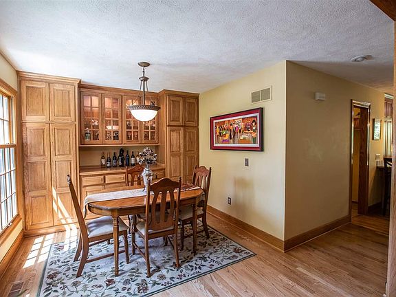 5th image of 1712 Westbank Way