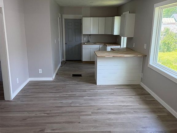 2nd image of 1108 W Pearl St