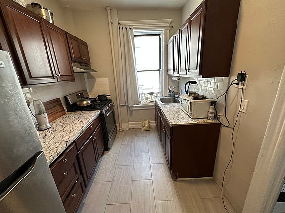 4th image of 39-31 24th St #18
