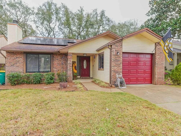 1030 Alderwood Way — Photo 1