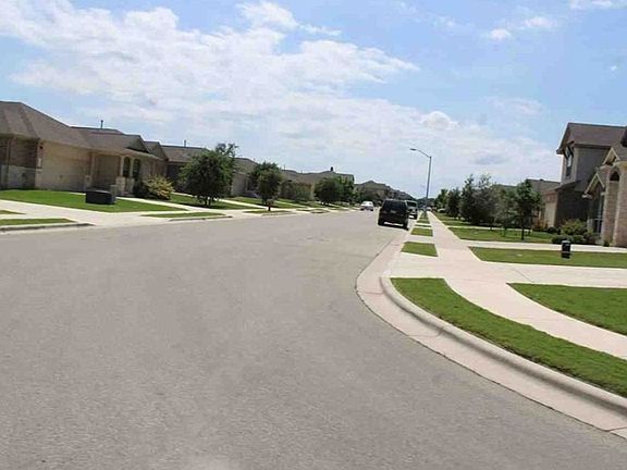 Exterior Neighborhood (street photo)