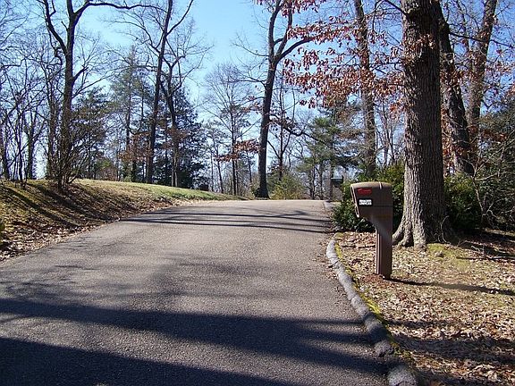 4th image of 5521 Crestwood Dr
