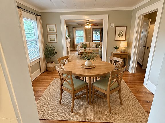 3rd image of 2512 E 11th Pl