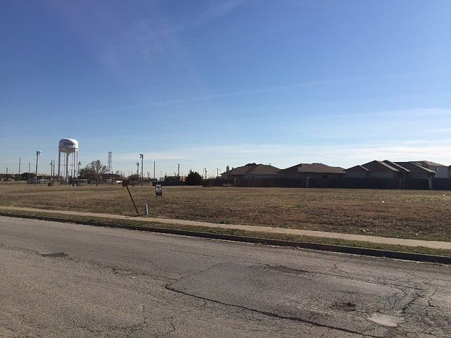 2nd image of 1916 Everman Pkwy