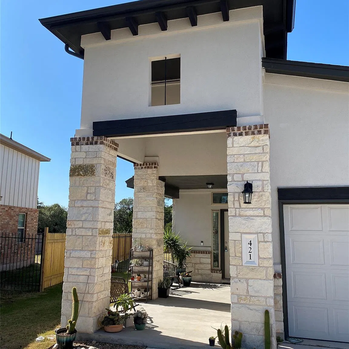 3 bed, 2.0 bath, 1367 sqft, $2,250 — Photo 2