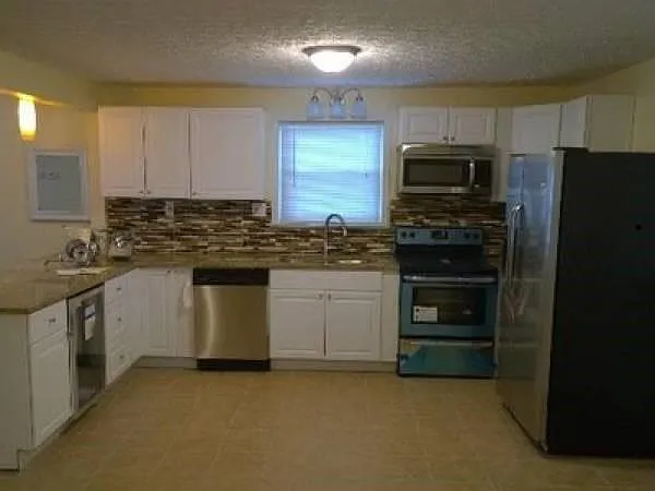 615 Parkside Dr — Photo 11