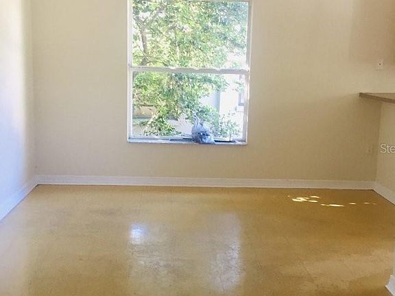 4th image of 620 Whitehurst St