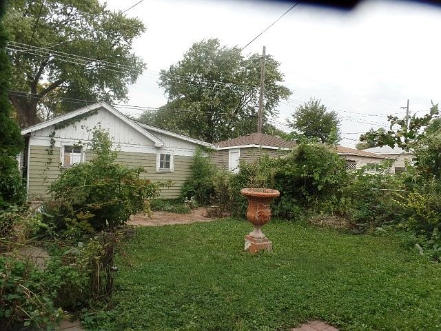 2nd image of 2124 N Narragansett Ave