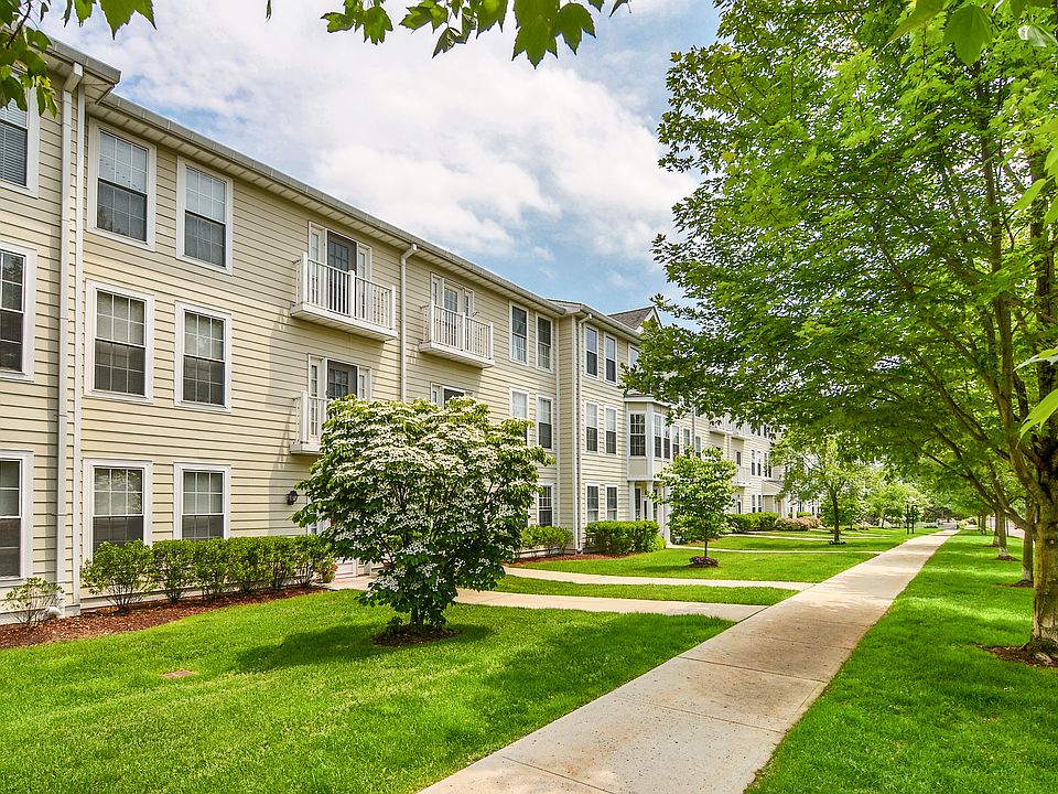 1st image of 31 Greenridge Ave APT 2Q