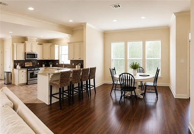 3 bed, 2.0 bath, 1500 sqft, $2,000 — Photo 4