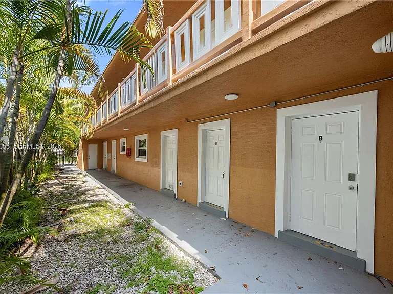 608 SW 16th Ave #A — Photo 10