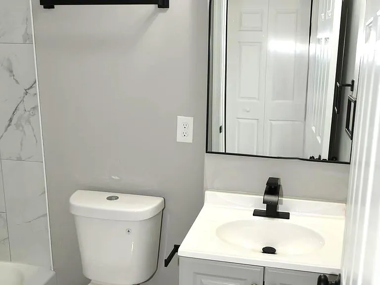 2225 W Baltimore St — Photo 32