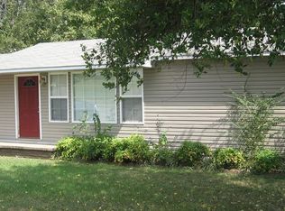 902 N 3rd St, Ozark, AR 72949