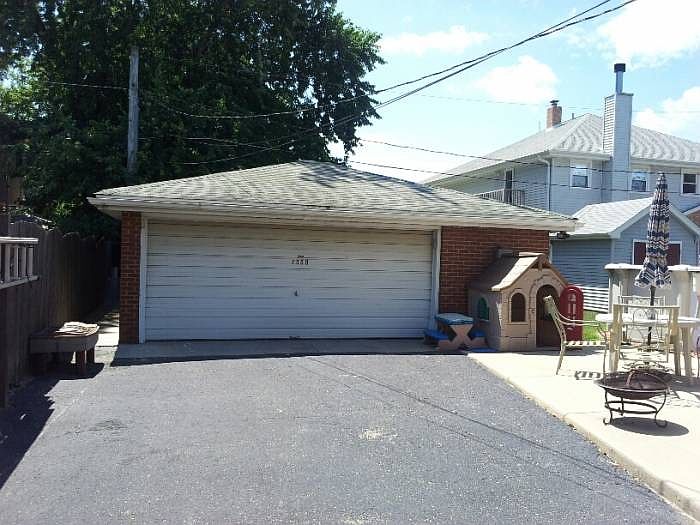 2nd image of 7909 W 72nd St