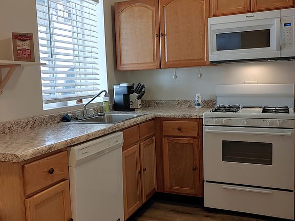 2nd image of 1928 N Damen Ave #1R