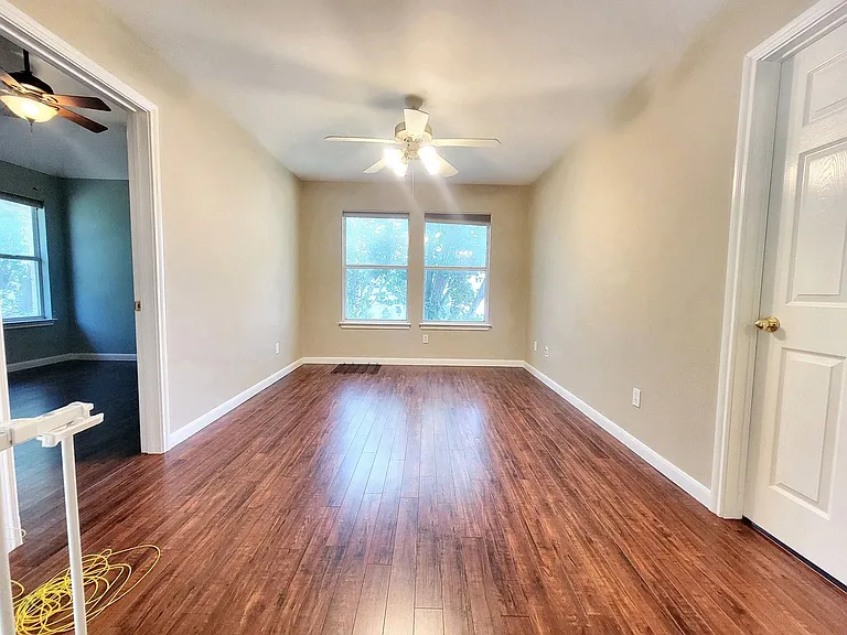 1617 Sunterro — Photo 20