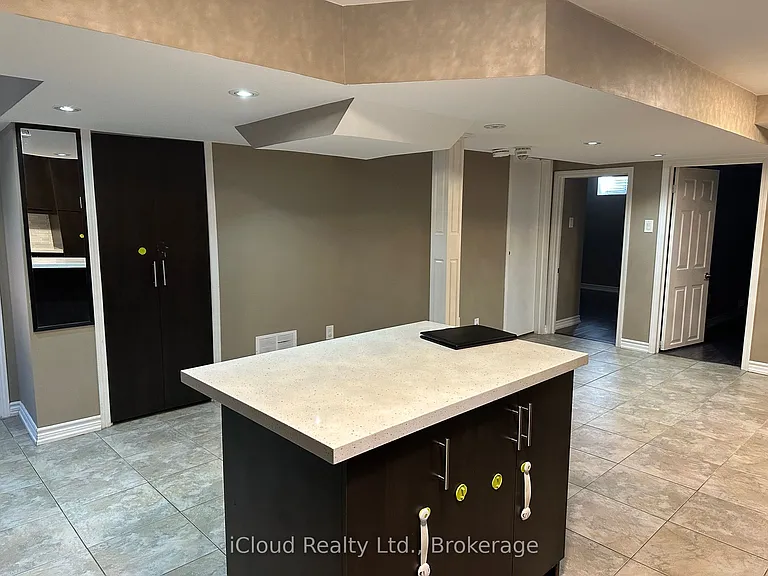 5215 Micmac Cres #LOWER — Photo 7